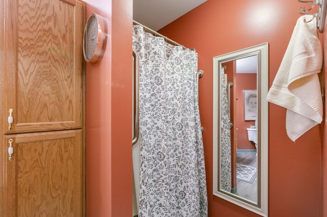 5650 Boone Ave N Unit 321, New Hope, MN 55428 - bathroom with a shower with shower curtain