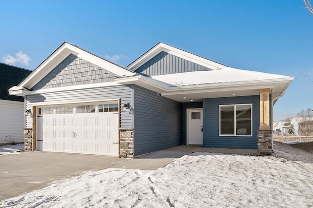 view of front facade with a garage