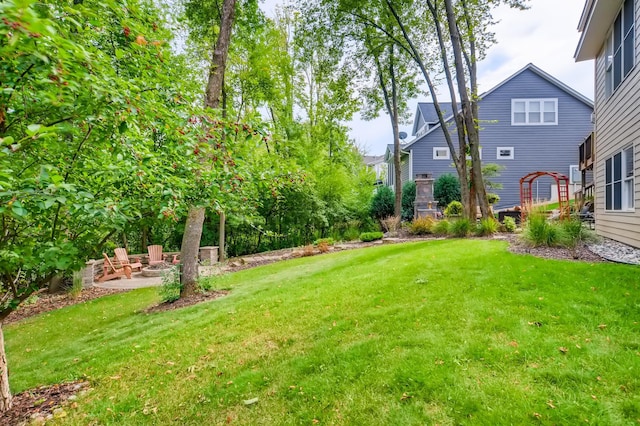 view of yard with a fire pit