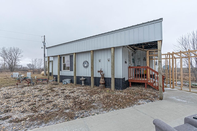 view of side of property