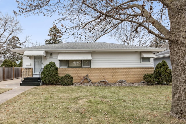 view of front of home featuring a front lawn