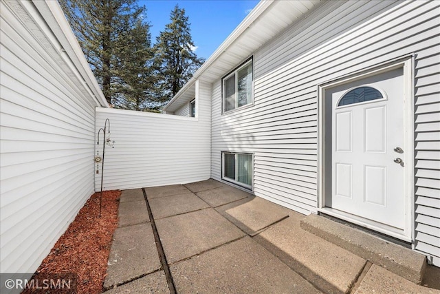 8907 Ironwood Ave S, Cottage Grove, MN 55016 - entrance to property with a patio