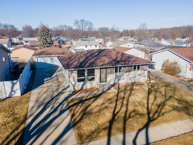 view of front of home featuring a front lawn