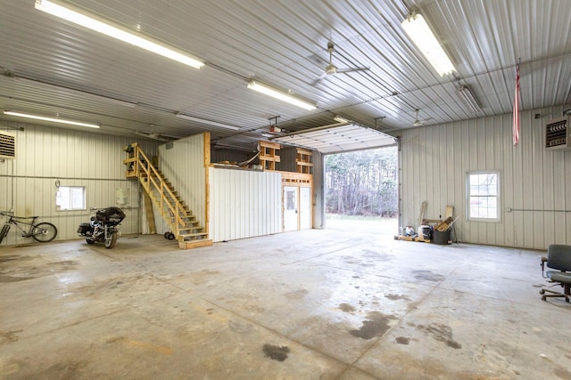 garage featuring ceiling fan