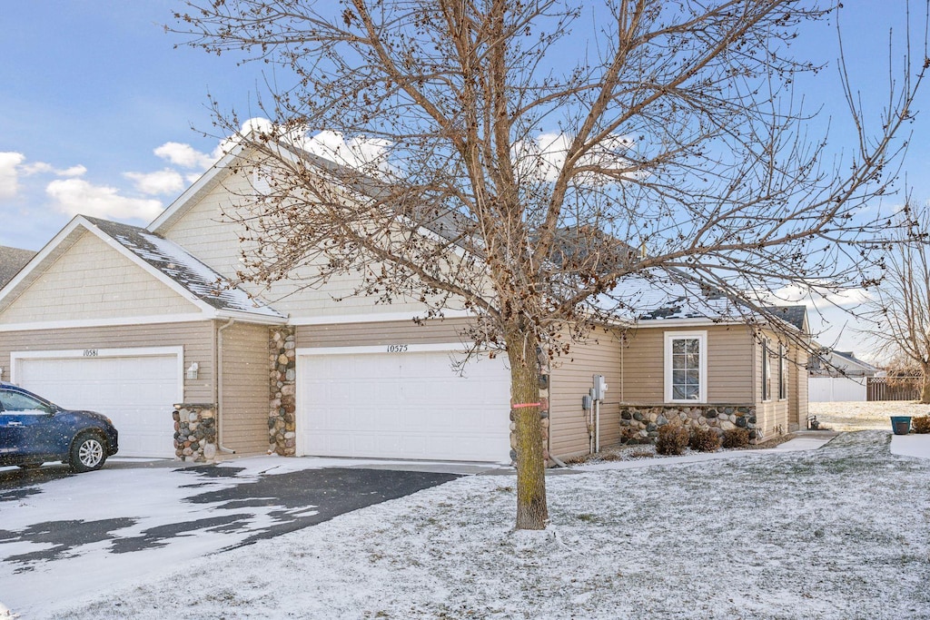 view of front of property featuring a garage