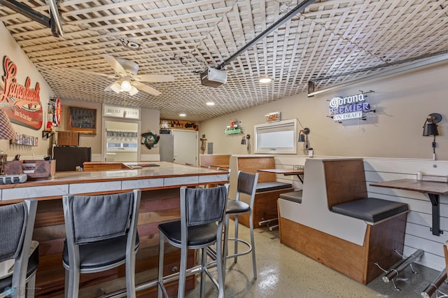 bar with ceiling fan