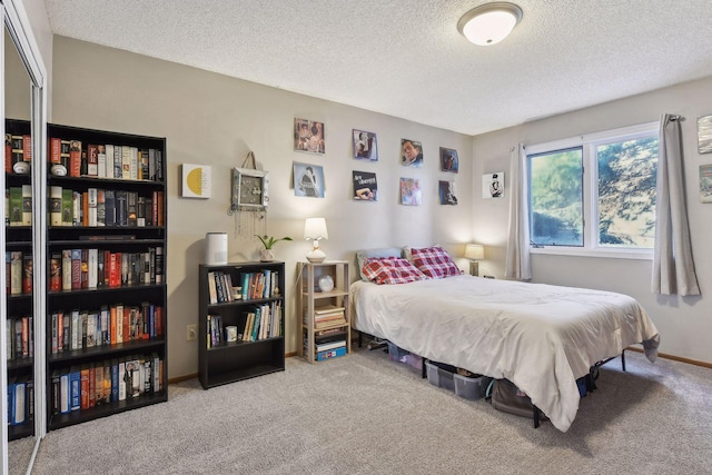 bedroom featuring carpet flooring and a textured ceiling