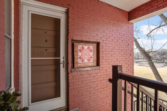 property entrance featuring a balcony