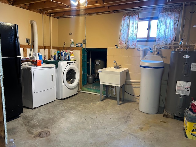 washroom with independent washer and dryer, electric water heater, and sink