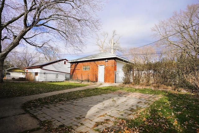 view of outdoor structure featuring a yard