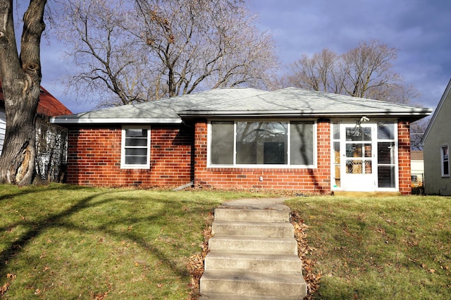 view of front of property with a front yard