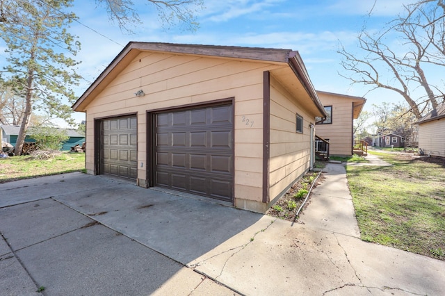 view of detached garage
