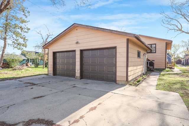 view of detached garage