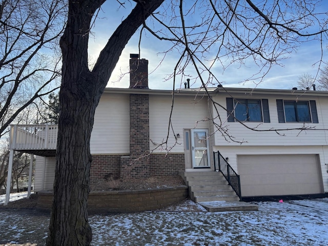 view of front of property featuring a garage