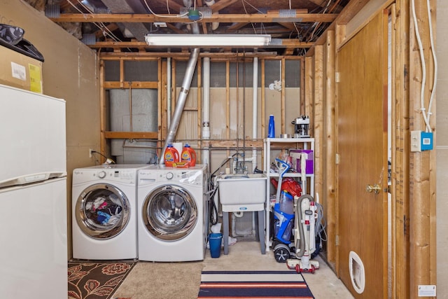 laundry room with sink and independent washer and dryer