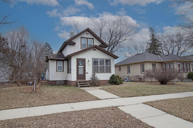 view of front of house with a front lawn