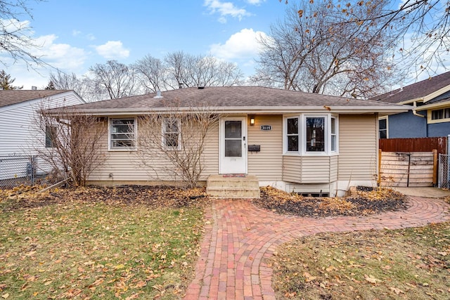 view of front of home featuring a front yard