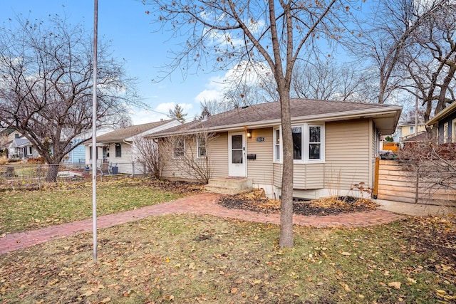 view of front of house with a front lawn