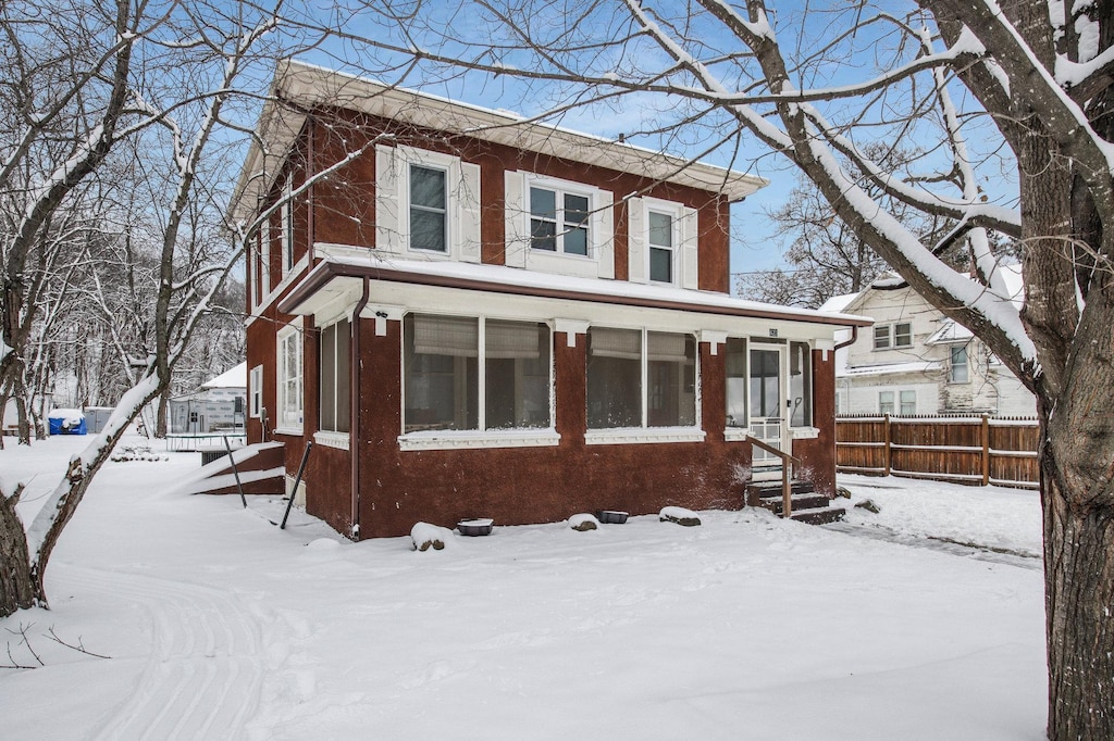 view of front of home