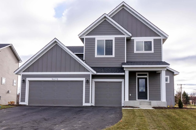 craftsman house with a front lawn