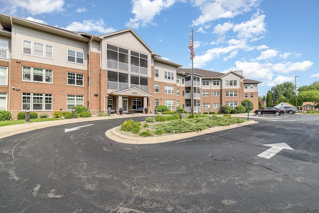 935 Ferndale St N Unit 210, Maplewood, MN 55119 - photo 2