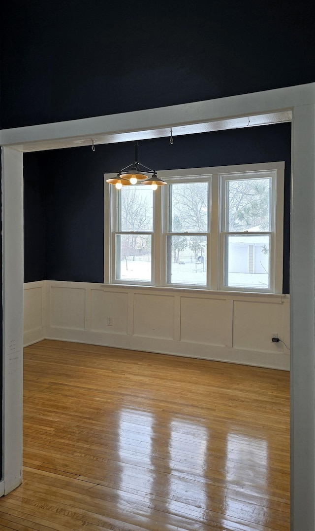 unfurnished room featuring light hardwood / wood-style floors, plenty of natural light, and ceiling fan