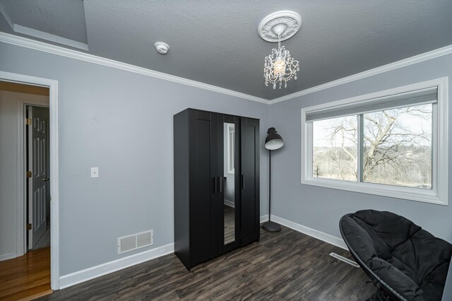 office area featuring baseboards, visible vents, an inviting chandelier, dark wood-type flooring, and a textured ceiling