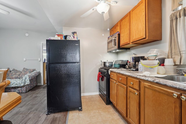 kitchen with ceiling fan and black appliances