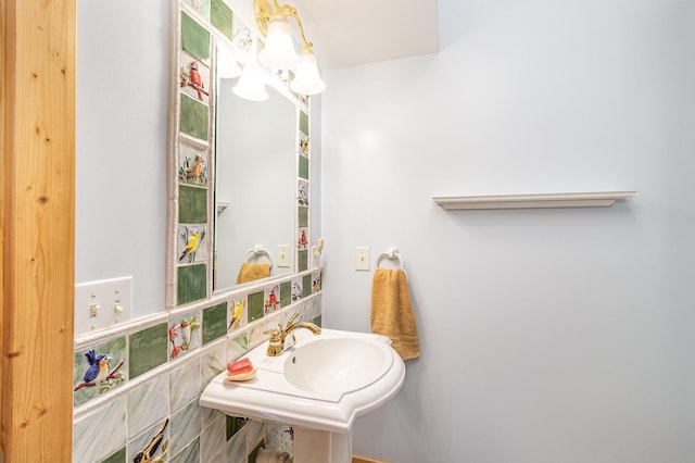 bathroom featuring sink