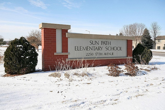 view of community / neighborhood sign