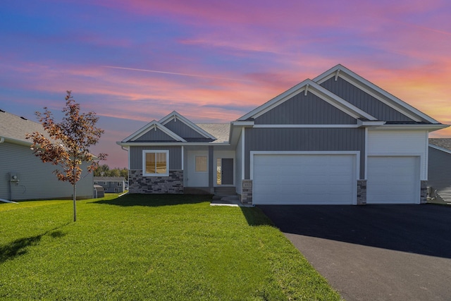 craftsman house featuring a yard and a garage