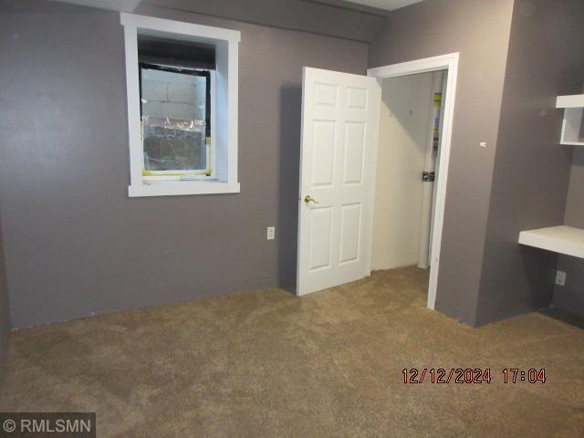 unfurnished bedroom with carpet flooring