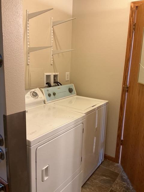 laundry area featuring washer and clothes dryer