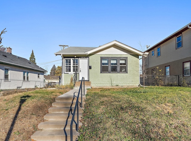 view of front of house featuring a front yard