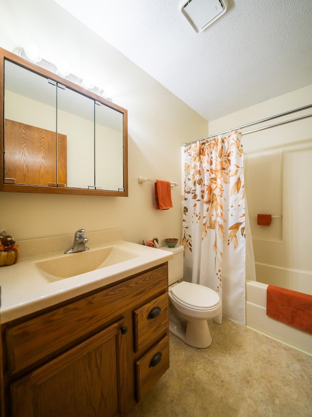 full bathroom featuring toilet, vanity, shower / bath combo with shower curtain, and a textured ceiling