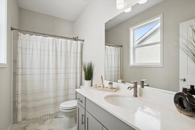 bathroom with a shower with shower curtain, vanity, and toilet