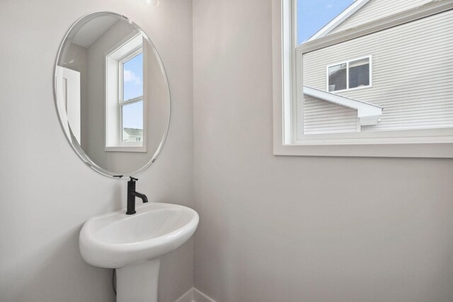 bathroom featuring sink