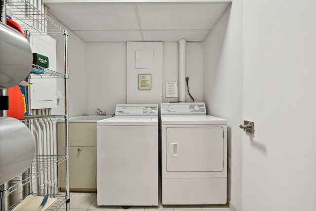 washroom featuring light tile patterned flooring and washing machine and dryer