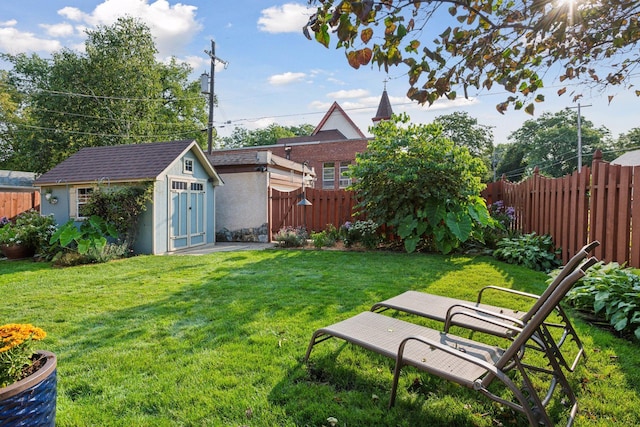 view of yard with a storage shed