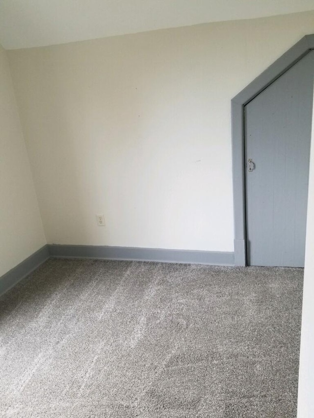 unfurnished room with carpet