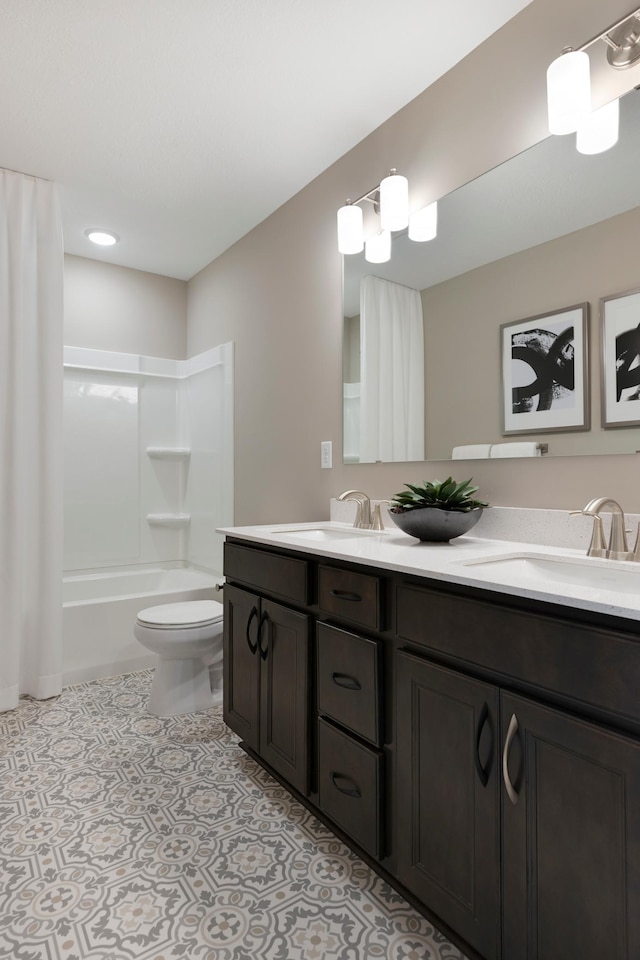 full bathroom featuring shower / tub combo with curtain, vanity, and toilet