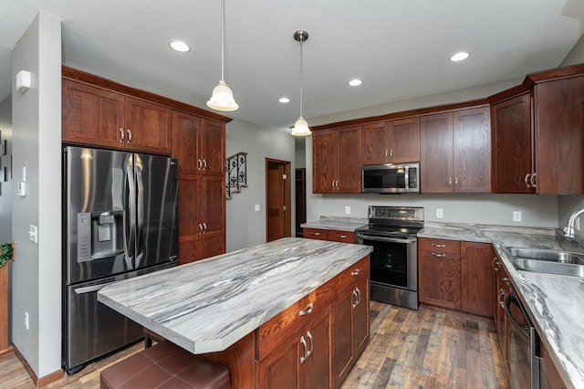2155 Maple Leaf Ln NE, Owatonna, MN 55060 - kitchen featuring appliances with stainless steel finishes, light wood-style floors, a kitchen island, recessed lighting, and hanging light fixtures