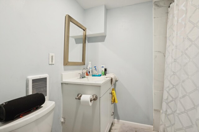 3532 Longfellow Ave, Minneapolis, MN 55407 - bathroom featuring vanity, curtained shower, and toilet