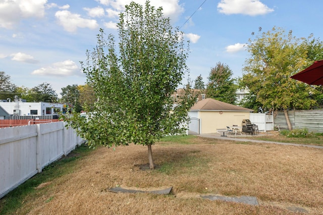 3532 Longfellow Ave, Minneapolis, MN 55407 - view of yard with a patio