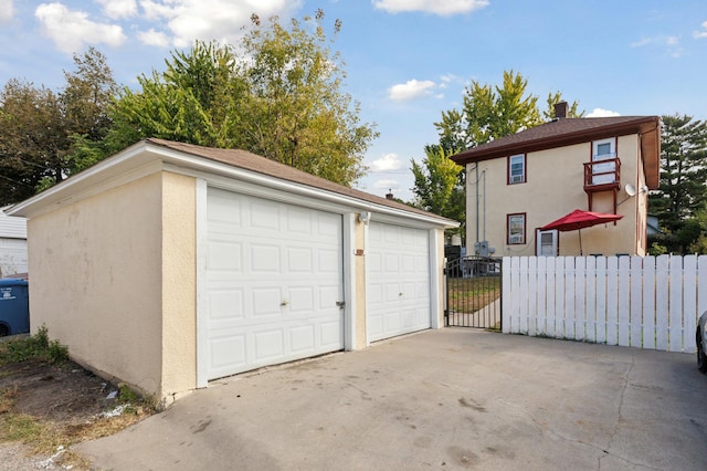 3532 Longfellow Ave, Minneapolis, MN 55407 - detached garage with fence