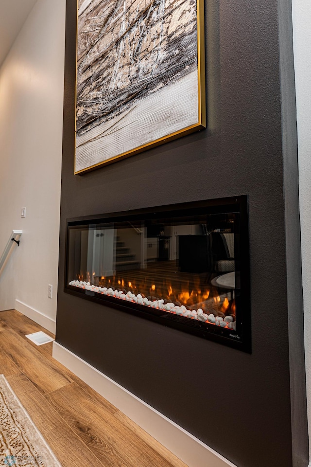 details featuring hardwood / wood-style floors