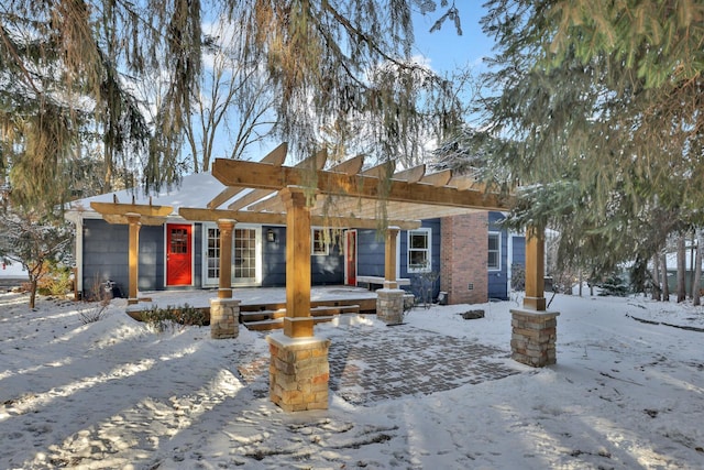 view of front facade featuring a pergola