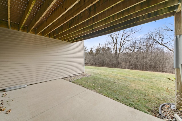 view of yard with a patio area