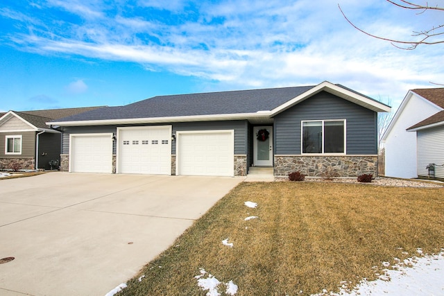 ranch-style house featuring a front lawn and a garage