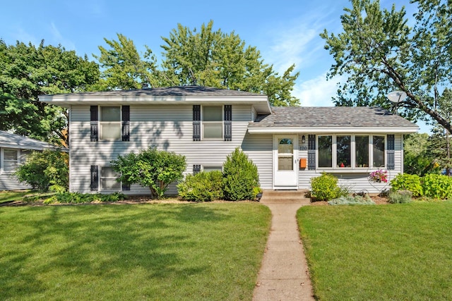 tri-level home featuring a front lawn